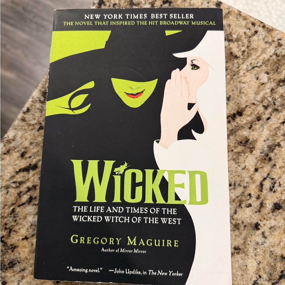 Wicked by Gregory Maguire Paperback